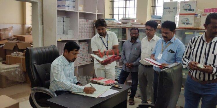 ಇಂಡಿಯ ಸರಕಾರಿ ಅಸ್ಪತ್ರೆಯಲ್ಲಿ ವೈದ್ಯರಿಗೆ ತರಾಟೆ..!