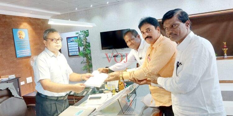 ಲಚ್ಯಾಣ ಗ್ರಾಮದಲ್ಲಿ ಎಕ್ಸಪ್ರೆಸ್ ರೈಲು ನಿಲುಗಡಗೆ ಮನವಿ..