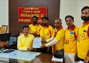 ಕಚೇರಿಯಲ್ಲಿ ಸರಕಾರಿ ನೌಕರಸ್ಥರು ಯಾರೊ..! ಖಾಸಗಿ ವ್ಯಕ್ತಿಗಳು ಯಾರೊ..! ಕೆ ಆರ್ ಎಸ್ ಸಮಿತಿ