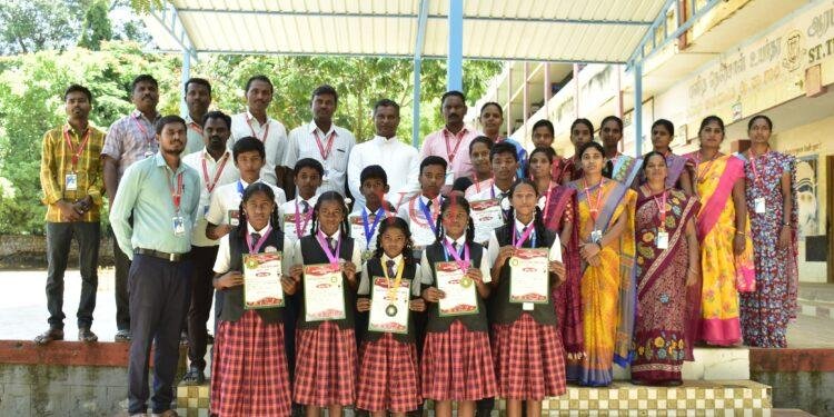 ಜಿಲ್ಲಾ ಮಟ್ಟಕ್ಕೆ ಆಯ್ಕೆಯಾದ ವಿದ್ಯಾರ್ಥಿಗಳಿಗೆ ಅಭಿನಂದಿಸಿದ ಆಡಳಿತ ಮಂಡಳಿ..
