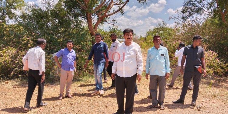 ಮಿನಿವಿಧಾನಸೌಧ ಹಾಗೂ ನ್ಯಾಯಾಲಯದ ನಿರ್ಮಾಣಕ್ಕೆ ಸ್ಥಳ ಪರಿಶೀಲನೆ ನಡೆಸಿದ ಶಾಸಕ ಎಂಆರ್ ಮಂಜುನಾಥ್