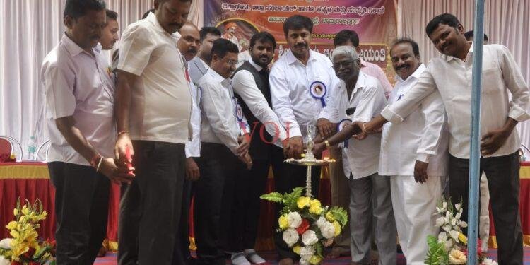 ಬದಕು ಬದಲಾವಣೆಗಾಗಿ ನುಲಿಯ ಚಂದಯ್ಯ ಆದರ್ಶ ಕಾಯಕತತ್ವ ಅಳವಡಿಸಿಕೊಳ್ಳಿ..