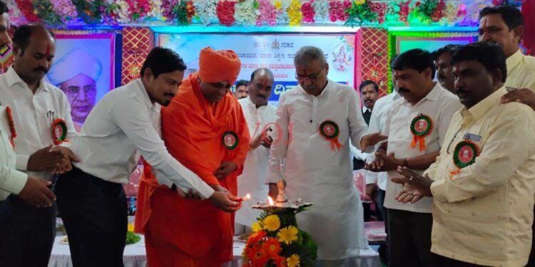 ಇಂಡಿಯಲ್ಲಿ ಶಿಕ್ಷಕರ ದಿನಾಚರಣೆಯ ಸಂಭ್ರಮ..!  ಮಾತುಗಳು ಕೃತಿಯ ರೂಪದಲ್ಲಿ ಬರಬೇಕು..! ಶಾಸಕ ಪಾಟೀಲ