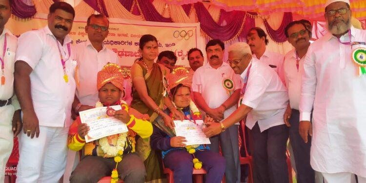 ಕುಸ್ತಿಯಲ್ಲಿ ಕಂಚಿನ ಪದಕ ಪಡೆದ ಇಂಡಿಯ ಯುವಕ, ಯುವತಿ..!