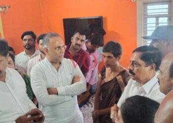 ಚರ್ಮರೋಗದಿಂದ ಬಳಲುತ್ತಿರುವ ಮನೆಗೆ ಆರೋಗ್ಯ ಸಚಿವರಾದ ಆರ್ ದಿನೇಶ್ ಗುಂಡೂರಾವ್ ಭೇಟಿ..