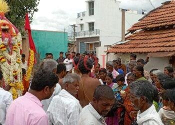 ಕಾಂಚಳ್ಳಿ ಗ್ರಾಮದಲ್ಲಿ ಮಳೆಗಾಗಿ ಕಂಡಾಯ ಮೆರವಣಿಗೆ..