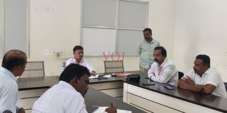 ಸಭೆಗೆ ಹಾಜರಾಗಾದ ಅಧಿಕಾರಿಗಳ ವಿರುದ್ಧ ತಹಶೀಲ್ದಾರ್ ಗರಂ..!