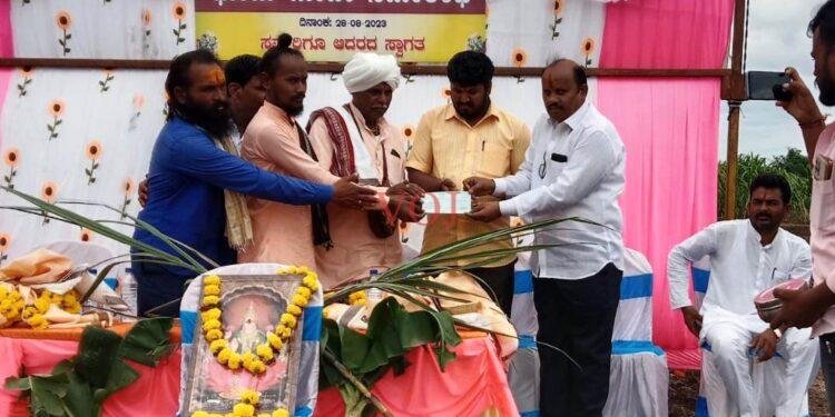 ಗೋಶಾಲೆ ಕಟ್ಟಡ ಕಟ್ಟಲು ಆಮ್‌ಆದ್ಮಿ ಪಕ್ಷದ ಪರಾಜಿತ ಅಭ್ಯರ್ಥಿ ಡಾ. ಗೋಪಾಲ ಪಾಟೀಲರಿಂದ ₹ 1 ಲಕ್ಷ  ವೈಯಕ್ತಿಕ ಸಹಾಯಧನ