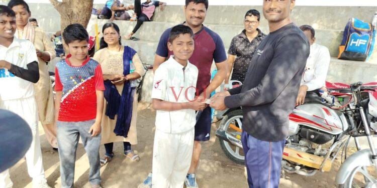 ಲಿಂಬೆ ನಾಡಿನ “ಗುರುಕಿರಣ್”ಕ್ರಿಕೆಟ್ ಆಟದಲ್ಲಿ ರಾಜ್ಯ ಮಟ್ಟಕ್ಕೆ..