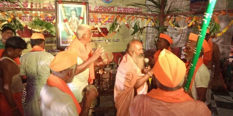 ಸಿದ್ಧಲಿಂಗ ಮಹಾರಾಜರ ಪುಣ್ಯಸ್ಮರಣೋತ್ಸವ : ಹದಿನೈದು ಭಜನಾ ತಂಡ ಕಲಾ ಪ್ರದರ್ಶನ.