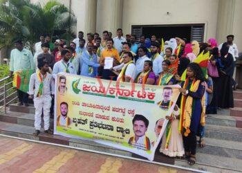 ಗ್ಯಾರೆಂಟಿ ಯೋಜೆನೆ ಎಪಕ್ಟ್..? ಇಂಡಿ ತಾಲೂಕಿನಾದ್ಯಂತ್ ರಸ್ತೆಗಳು ಸುಧಾರಣೆ ಕಾಣುತ್ತಿಲ್ಲ..!