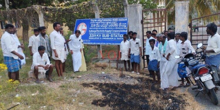 ಅನ್ನದಾತರಿಂದ ಕೆಇಬಿ ಎದುರು ಧರಣಿ: