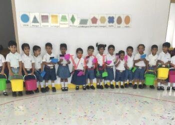 ಸ್ವಚ್ಛತೆಗಾಗಿ ಶ್ರಮದಾನಕ್ಕೆ ಕೈಜೋಡಿಸಿದ ಪುಟಾಣಿಗಳು.!