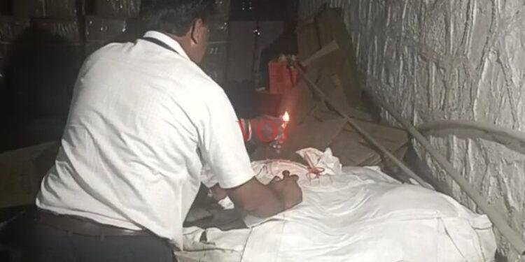 ರಸಗೊಬ್ಬರ ಗೋದಾಮಿನ ಮೇಲೆ ದಾಳಿ..! ₹ 1ಲಕ್ಷ 89 ಸಾವಿರ ಮೌಲ್ಯದ ರಸಗೊಬ್ಬರ ಜಪ್ತಿ