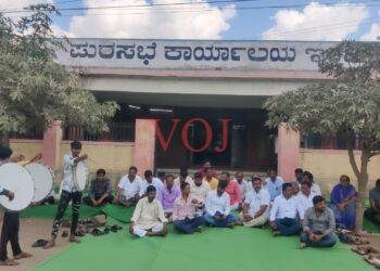 ಇಂಡಿ ಪುರಸಭೆ ಮುಂದೆ ಪ್ರತಿಭಟನೆ..! ಯಾಕೆ ಗೊತ್ತಾ..!