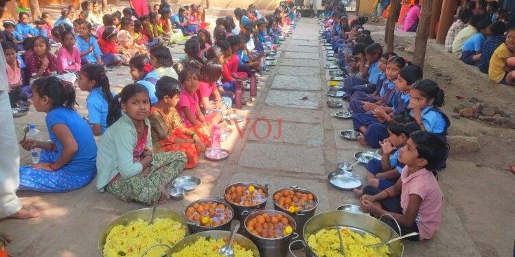 ಬಿಸಿ ಊಟದ ಜೊತೆ ಗುಲಾಬ್-ಜಾಮೂನ..