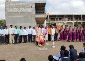 ಹಿರೆಬೇವನೂರ ವಿಶ್ವಭಾರತಿ ಶಾಲೆಯಲ್ಲಿ ಕನಕದಾಸರ ಜಯಂತಿ..