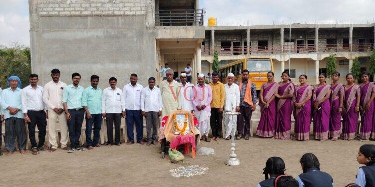 ಹಿರೆಬೇವನೂರ ವಿಶ್ವಭಾರತಿ ಶಾಲೆಯಲ್ಲಿ ಕನಕದಾಸರ ಜಯಂತಿ..