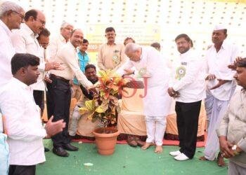 ವಿಕಲ ಚೇತರಿಗೆ ತ್ರಿಚಕ್ರ ಸೈಕಲಗಳನ್ನು ಶಾಸಕ ಪಾಟೀಲ್ ವಿತರಿಸಿದರು.