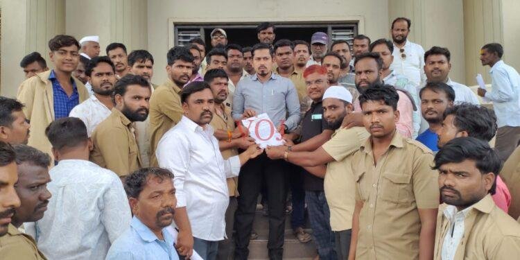 ಅಟೋ, ಟಮ್ ಟಮ್ ನಿಲ್ದಾಣಕ್ಕೆ ಅವಕಾಶ ಮಾಡಿಕೊಡಿ..!