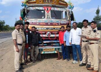 ಇಂಡಿಯಲ್ಲಿ ಅಕ್ರಮ ಪಡಿತರ ಅಕ್ಕಿ ಸಾಗಾಟ; ಆಹಾರ ಇಲಾಖೆಯ ಅಧಿಕಾರಿಗಳಿಂದ ದಾಳಿ
