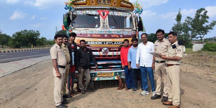 ಇಂಡಿಯಲ್ಲಿ ಅಕ್ರಮ ಪಡಿತರ ಅಕ್ಕಿ ಸಾಗಾಟ; ಆಹಾರ ಇಲಾಖೆಯ ಅಧಿಕಾರಿಗಳಿಂದ ದಾಳಿ