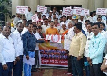 ಜಿಲ್ಲಾ ಕೇಂದ್ರಕ್ಕಾಗಿ ಹಲಗೆ ಬಾರಿಸುತ್ತಾ ಪ್ರತಿಭಟನೆ..!