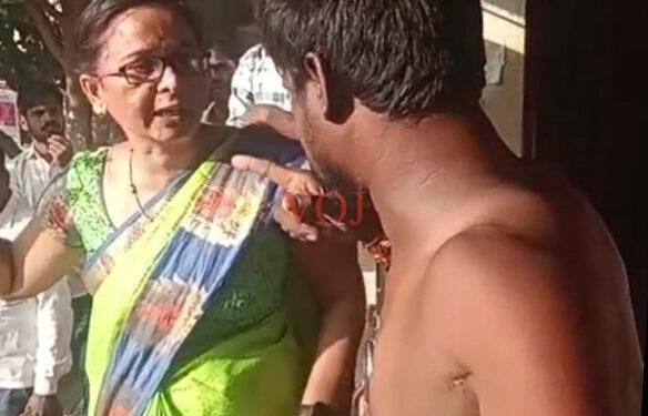 ಗ್ರಾ.ಪಂ ಅಧಿಕಾರಿಯಿಂದ ಯುವಕನೊರ್ವನಿಗೆ ಕಪಾಳ ಮೋಕ್ಷ..! ಎಲ್ಲಿ..? ಯಾವುದಕ್ಕೆ..? ಗೊತ್ತಾ..!