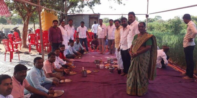 ಲಿಂಬೆ ನಾಡಿನಲ್ಲಿ ಚೆರಗ ಚೆಲ್ಲಿ ಸಂಭ್ರಮಿಸಿದ ಜನತೆ