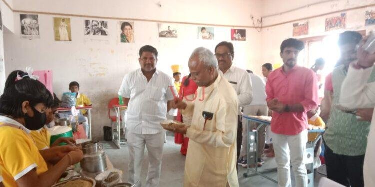 ವಿದ್ಯಾವಂತರ ಕೈಯಲ್ಲಿದೆ ಭಾರತದ ಭವಿಷ್ಯ  