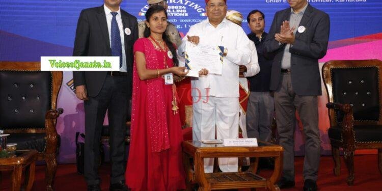 ಇಂಡಿಯ ಪೂಜಾ ರಾಜ್ಯಕ್ಕೆ ಪ್ರಥಮ..! ರಾಜ್ಯಪಾಲರಿಂದ ಪ್ರಶಸ್ತಿ ಪ್ರಧಾನ..ಏಕೆ ಗೊತ್ತಾ..?