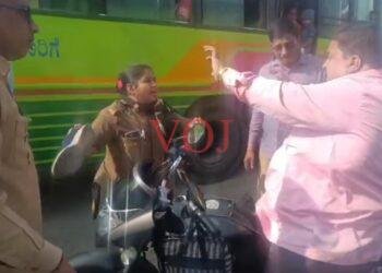 ವಿಜಯಪುರ ಬ್ರೇಕಿಂಗ್: ಲೇಡಿ ಕಂಡೆಕ್ಟರ್ ನಿಂದ ಬೂಟಿನ್ ಏಟು..!ಏಕೆ ಗೊತ್ತಾ..?