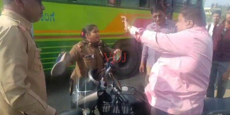 ವಿಜಯಪುರ ಬ್ರೇಕಿಂಗ್: ಲೇಡಿ ಕಂಡೆಕ್ಟರ್ ನಿಂದ ಬೂಟಿನ್ ಏಟು..!ಏಕೆ ಗೊತ್ತಾ..?