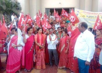 ಇಂಡಿಯಲ್ಲಿ ಕೇಂದ್ರ ಹಾಗೂ ರಾಜ್ಯ ಸರ್ಕಾರದ ಜನ ವಿರೋಧಿ ನೀತಗಳ ವಿರುದ್ದ ಪ್ರತಿಭಟನೆ..!