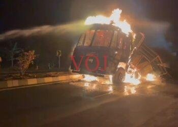 ಚಲಿಸುತ್ತಿದ್ದ ಲಾರಿ ಸುಟ್ಟು ಭಸ್ಮ..! ಗೊತ್ತಾ..?