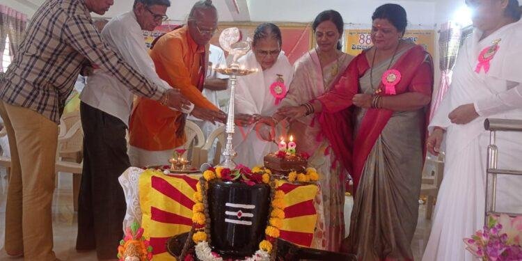 ಮಹಿಳೆಯರಿಗೆ ತಪ್ಪದ ಶೋಷಣೆ – ಡಾ|| ಕೋಳೆಕರ