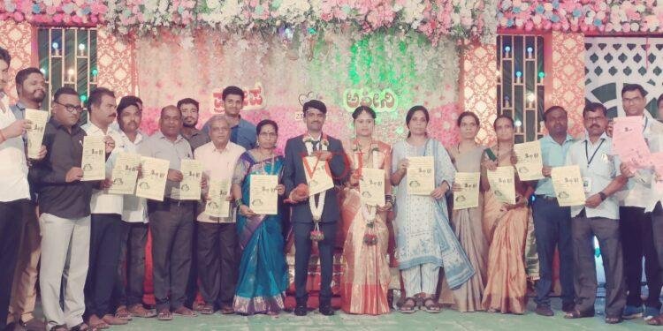 ಮದುವೆ ಮಂಟಪದಲ್ಲಿ ಮತದಾನ ಜಾಗೃತಿ..ಎಲ್ಲಿ ಗೊತ್ತಾ..?