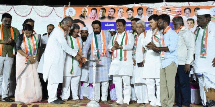 ದೇಶ ಭಕ್ತಿಯನ್ನು ಮೋದಿಯವರಿಗೆ ಗುತ್ತಿಗೆ ಕೊಟ್ಟಿಲ್ಲ : ಲಕ್ಷ್ಮಣ ಸವದಿ