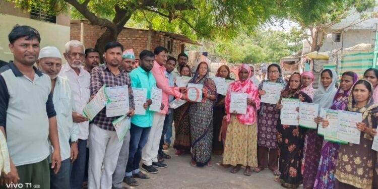 ಇಂಡಿಯಲ್ಲಿ ಗ್ಯಾರಂಟಿ ಯೋಜನೆಗಳ ಪತ್ರ ವಿತರಣೆ ಹಾಗೂ ಮತಯಾಚನೆ: ಜಾವೀದ್