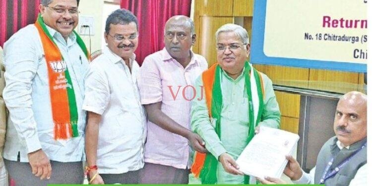 ಲೋಕಸಭಾ ಸಮರ 2024 : ಚಿತ್ರದುರ್ಗು ಕೋಟೆಯಲ್ಲಿ ಗೋವಿಂದ ಕಾರಜೋಳ ನಾಮಪತ್ರ ಸಲ್ಲಿಕೆ.