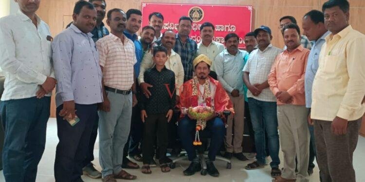 ಎಸಿ ಅಬೀದ್ ಗದ್ಯಾಳ ಅವರಿಗೆ ಸನ್ಮಾನಿಸಿದ ಡಿಇಎಡ್ ಗೆಳೆಯರ ಬಳಗ