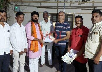 ಮನೆ- ಮನೆಗೆ ತೆರಳಿ ಮತಯಾಚನೆ ಮಾಡಿದ ಬಿಜೆಪಿ ಕಾರ್ಯಕರ್ತರು.