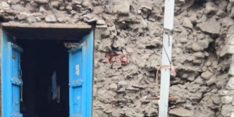 ಅಕಾಲಿಕ ಮಳೆಗಾಳಿಗೆ ಮನೆ ಕುಸಿತ, ಪ್ರಾಣಾಪಯದಿಂದ ಪಾರಾದ ಕುಟುಂಬ..! ಎಲ್ಲಿ ಗೊತ್ತಾ..?