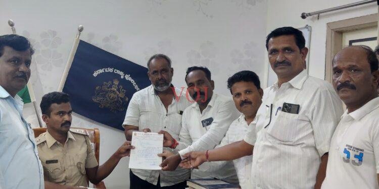 ಕರ್ತವ್ಯ ನಿರತ ಸರಕಾರಿ ಪ್ರಾಥಮಿಕ ಶಾಲಾ ಮುಖ್ಯ ಶಿಕ್ಷಕರ ಮೇಲೆ ಹಲ್ಲೆ, ಖಂಡನೀಯ..