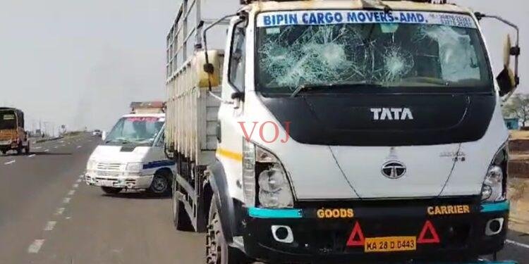 ಬ್ರೇಕಿಂಗ್ : ಕ್ಯಾಂಟರ್ ಅಡ್ಡಗಟ್ಟಿ ದರೋಡೆ..ಹಣ ದೊಚಿದ್ದು, ಎಷ್ಟು ಗೊತ್ತಾ..?