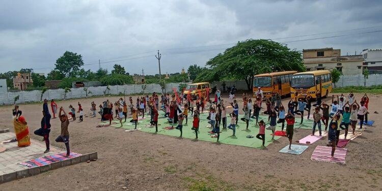 ಯೋಗದಿಂದ ಮಾನವರಲ್ಲಿ ಸಕಾರಾತ್ಮಕ ಶಕ್ತಿ ವೃದ್ಧಿ
