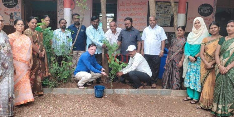 ವಿಶ್ವ ಪರಿಸರ ದಿನ ಗಿಡ ಬೆಳೆಸಿ, ಪರಿಸರ ಉಳಿಸಿ, ಪೀಳಿಗೆ ರಕ್ಷಿಸಿ-ಸಂತೋಷ ಬಂಡೆ