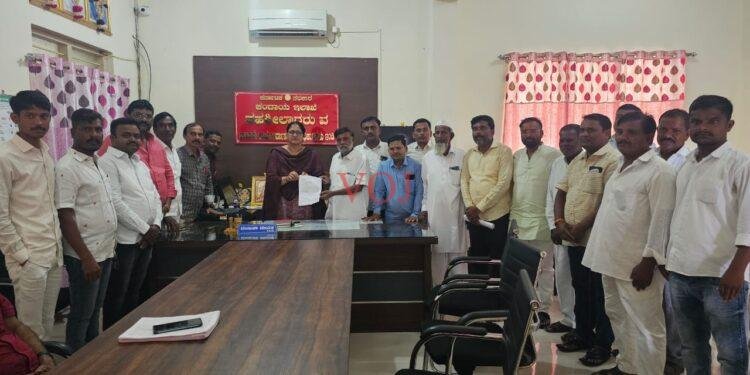 ಪುರಸಭೆ ಸದಸ್ಯರ ಅವಧಿ ವಿಸ್ತರಣೆಗೆ ಒತ್ತಾಯಿಸಿ ರಾಜ್ಯಪಾಲರಿಗೆ ಮನವಿ.