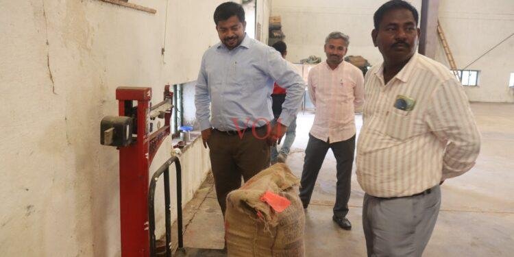 ಜಿ.ಪಂ.ಸಿಇಓ ರಿಷಿ ಆನಂದ ನಗರದ ಗೋದಾಮುಗಳಿಗೆ ಭೇಟಿ-ಪರಿಶೀಲನೆ