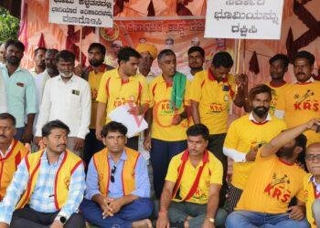 ಇಂಡಿ : ಭೂ ಮಾಫಿಯಾ ವಿರುದ್ಧ ಕಾನೂನು ಕ್ರಮಕ್ಕೆ ಆಗ್ರಹ..! ಶಿವಾನಂದ ಯಡಹಳ್ಳಿ